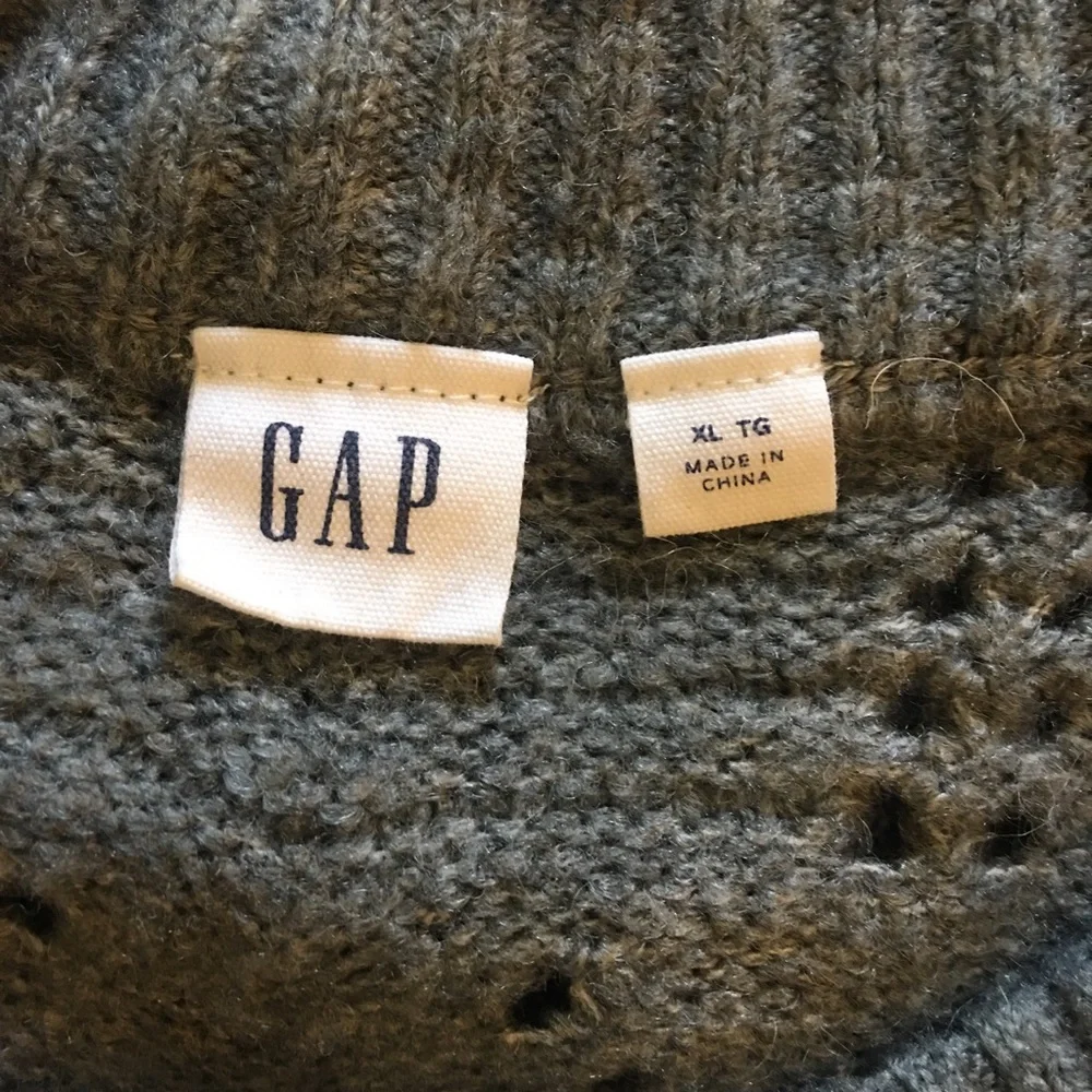 GAP grey knit crochet light sweater Size XL - Picture 4 of 5